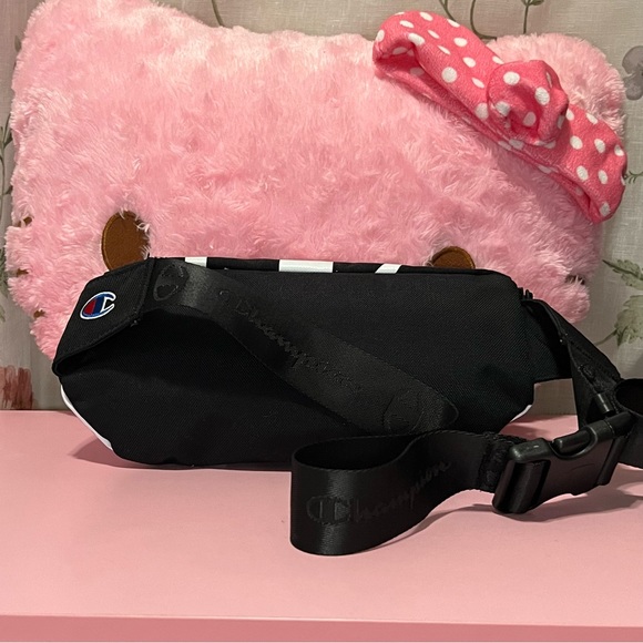 ***SOLD****  CHAMPION UNISEX Fanny Pack with adjustable straps - Picture 3 of 3